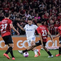 Athletico se aproveita de expulsão relâmpago e amassa o Cruzeiro na Ligga Arena, pelo Brasileirão -  (crédito: Foto: Gustavo Aleixo/Cruzeiro)