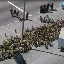 Peñarol assume defesa dos torcedores presos e diz que vai denunciar o ocorrido - (crédito: - Foto: Reprodução de TV) Peñarol assume defesa dos torcedores presos e diz que vai denunciar o ocorrido - (crédito: - Foto: Reprodução de TV)