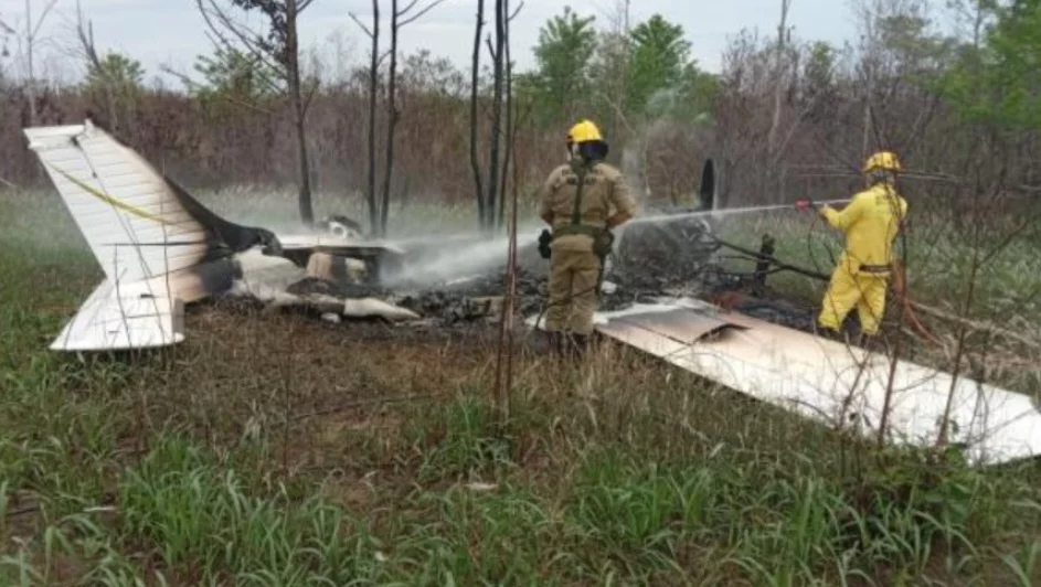 Força Aérea Brasileira intercepta invasor, piloto faz pouso de emergência e bota fogo no avião - Divulgação Força aérea brasileira fab