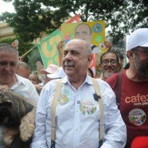 Fuad encerra campanha com 'cãominhada' na Praça da Liberdade - Alexandre Guzanshe/EM/D.A Press