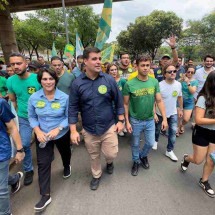 Bruno Engler e apoiadores fizeram corpo a corpo com eleitores na Pampulha