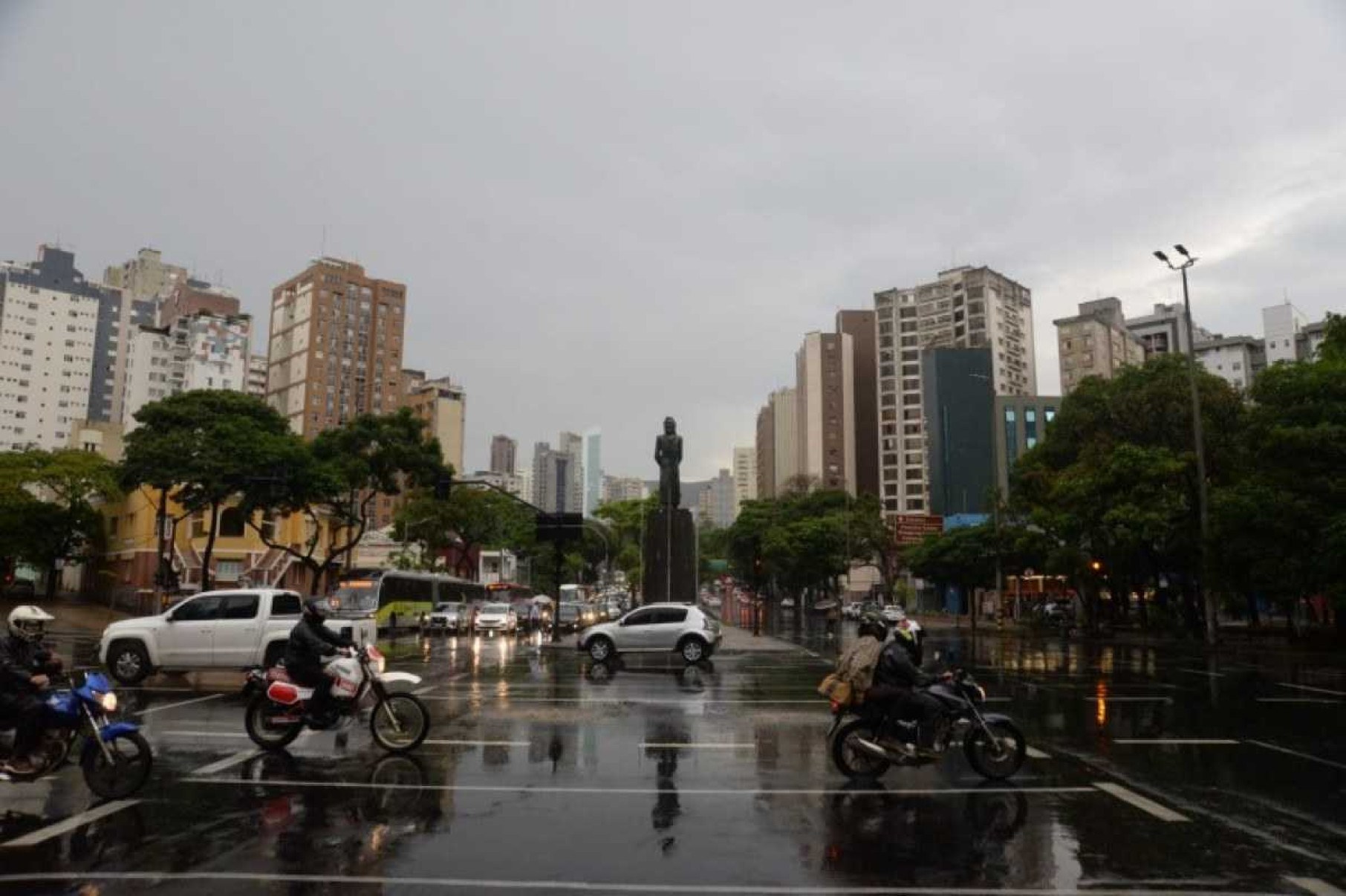 Pode chover forte em BH nas próximas horas?