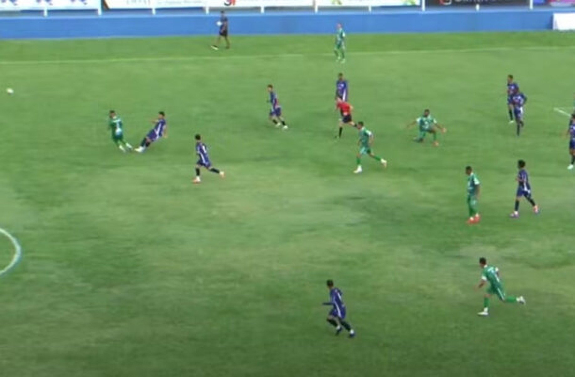 Jogador anota golaço antes do meio de campo na Terceira Divisão do Paraná