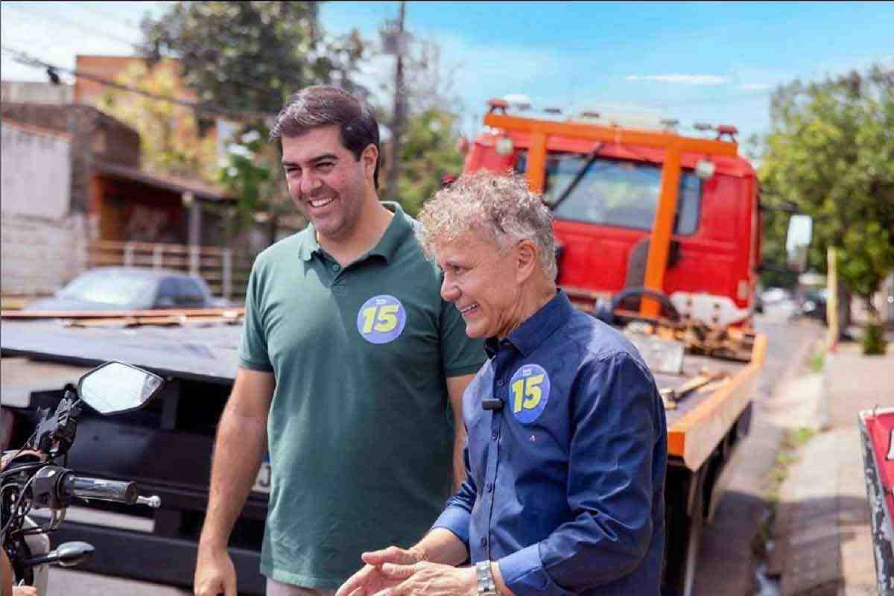 Elisa Araújo e Tony Carlos (D) em campanha: os dois candidatos voltam a se enfrentar depois de quatro anos. Em 2020, a empresária levou a melhor e foi eleita prefeita de Uberaba