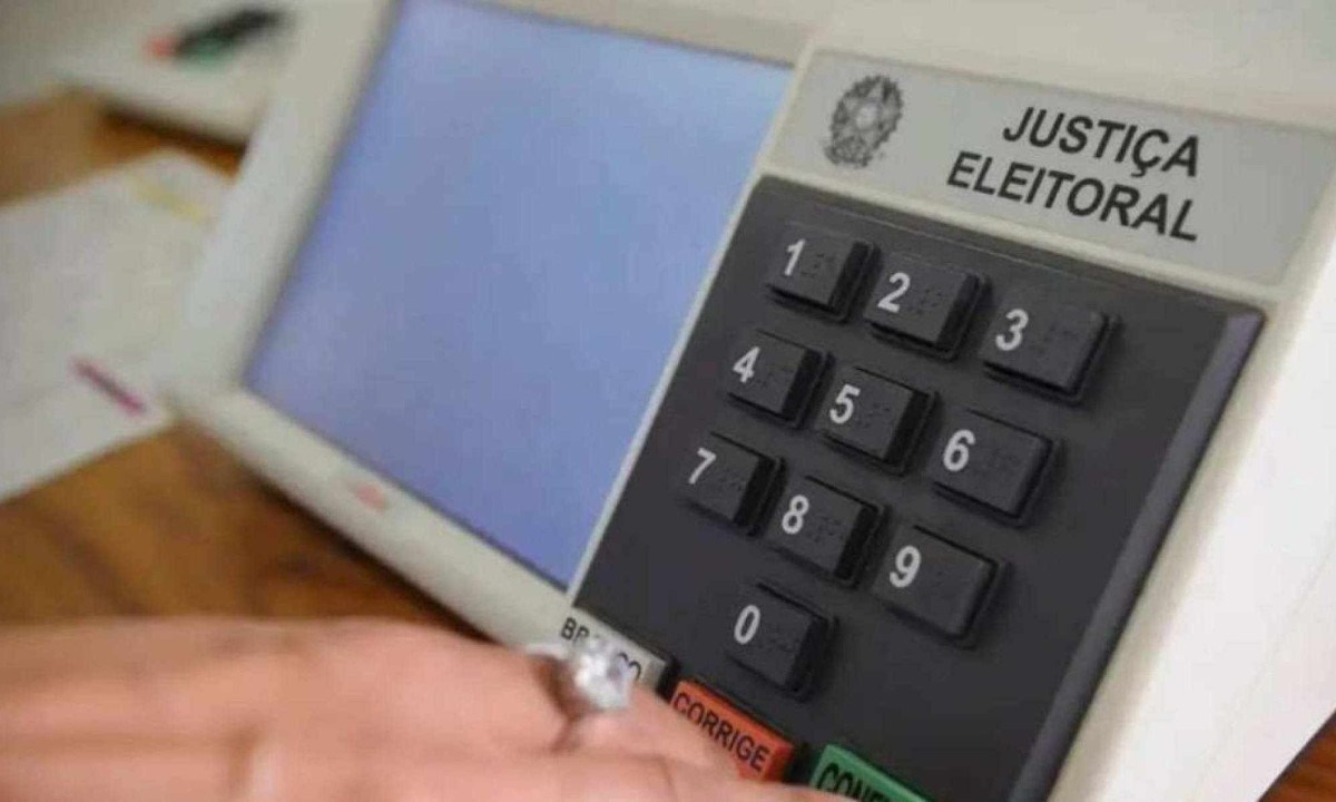 Em Minas Gerais, 18 urnas eletrônicas foram trocadas nas cidades que têm segundo turno, Belo Horizonte e Uberaba -  (crédito: Fábio Pozzebom/Agência Brasil)