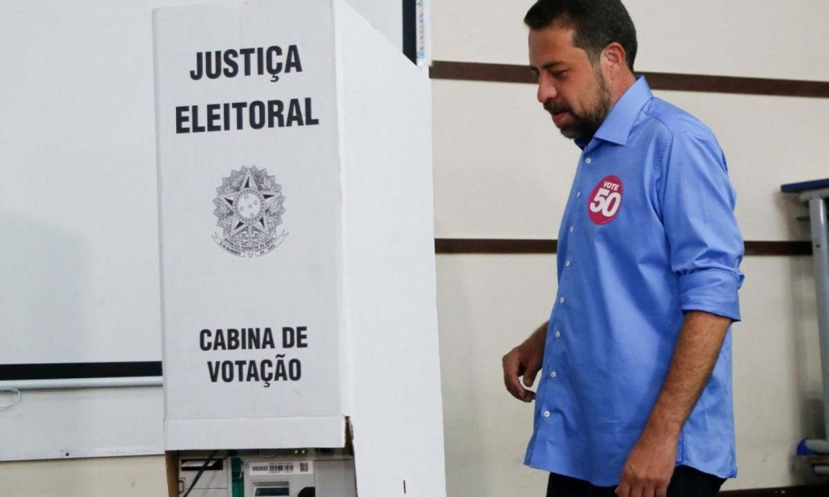 Candidato Guilherme Boulos foi derrotado por Ricardo Nunes na disputa à prefeitura de São Paulo -  (crédito: Miguel SCHINCARIOL / AFP)
