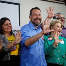 Boulos vota ao lado de Marta e ministros de Lula e diz que eleição será definida na última hora
