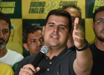 Na prática, ao atacar, Engler não baixava sua rejeição, ao contrário; quando conseguiu algum feito, foi mandar os votos para a descrença dos nulos e brancos -  (crédito: Ramon Lisboa/EM/D.A Press)