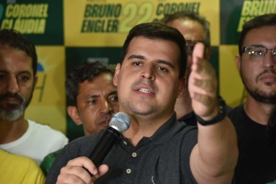 Na prática, ao atacar, Engler não baixava sua rejeição, ao contrário; quando conseguiu algum feito, foi mandar os votos para a descrença dos nulos e brancos -  (crédito: Ramon Lisboa/EM/D.A Press)