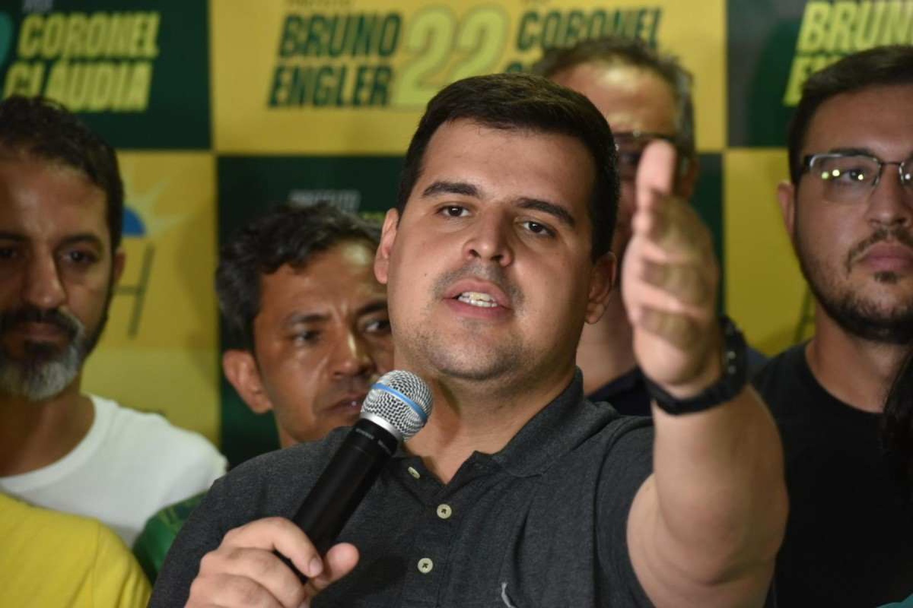 BH: Engler 'perde' para abstenção do segundo turno