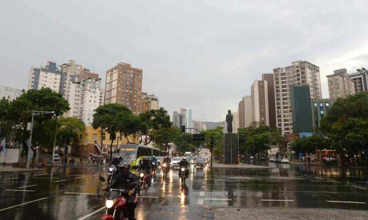 O alerta para Belo Horizonte é válido até às 8h desta terça (29) -  (crédito: Tulio Santos/EM/D.A Press)