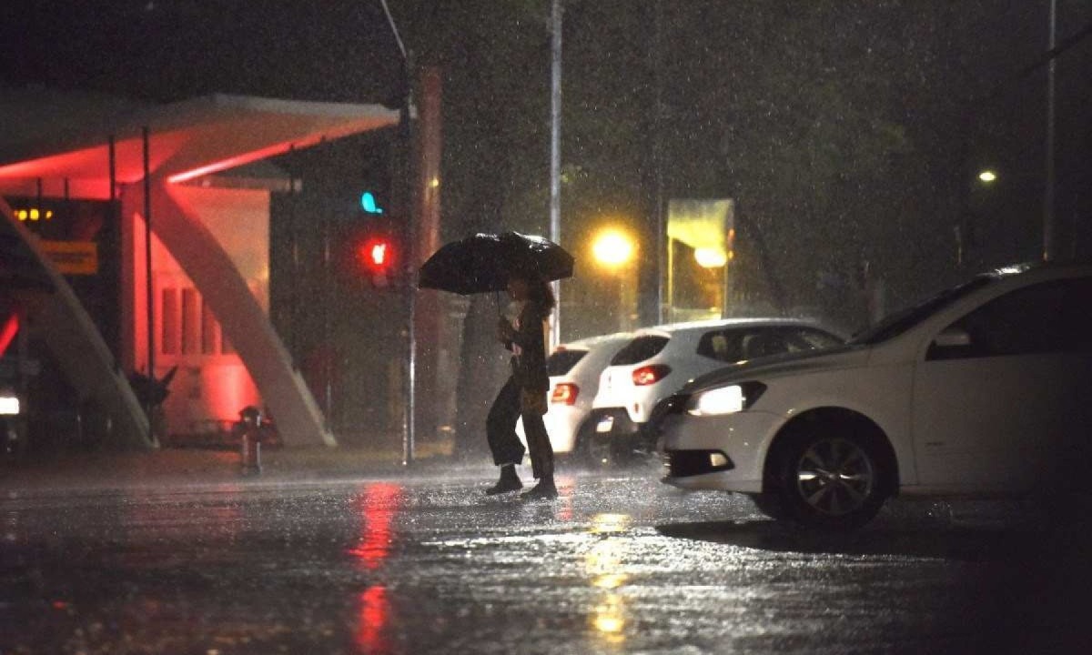 Belo Horizonte registrou forte chuva no fim de semana e previsão indica novas pancadas de chuva nesta segunda (28) -  (crédito: Ramon Lisboa/EM/DA Press)