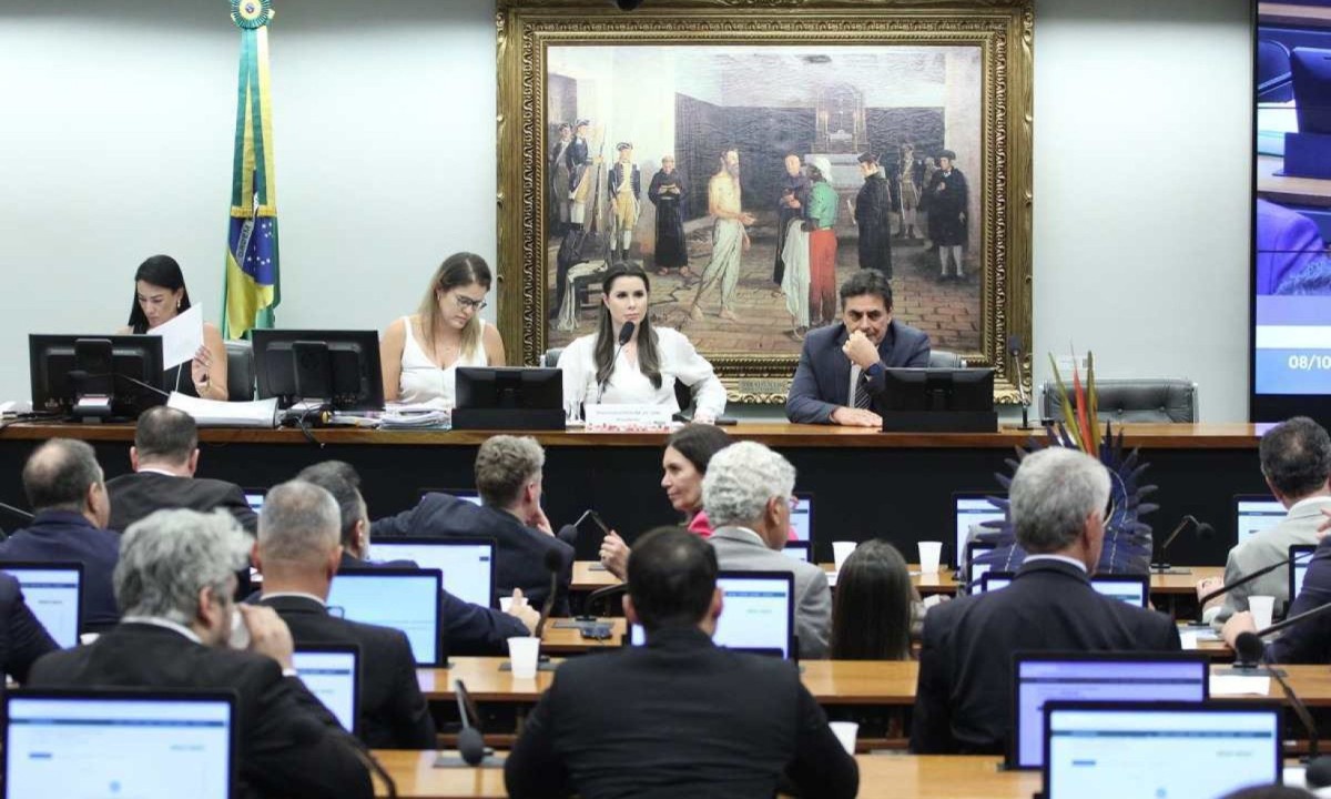 A Comissão de Constituição e Justiça (CCJ) da Câmara, comandada pela deputada Caroline de Toni (PL-SC), é dominada por parlamentares bolsonaristas -  (crédito: Vinicius Loures/Câmara dos Deputados)