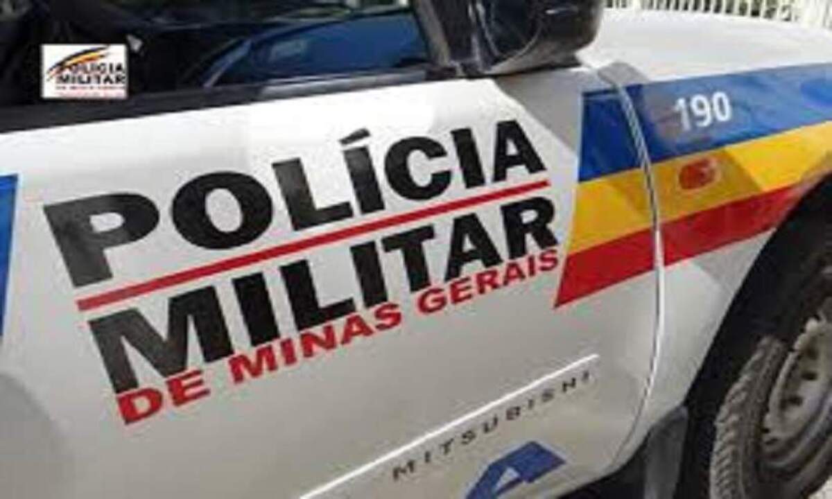 Policiais desconfiaram de perseguição no trânsito e interceptaram os veículo. Homem saiu atirando -  (crédito: PMMG)