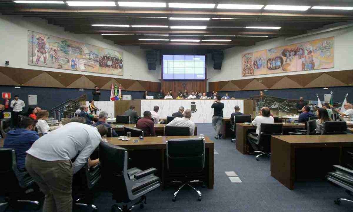 Plenário da Câmara Municipal de Belo Horizonte: a chamada família aro terá 10 cadeiras, enquanto a base do prefeito reeleito fuad Noman (PSD) já conta com nove parlamentares -  (crédito: EDÉSIO FERREIRA/EM/D.A.PRESS)