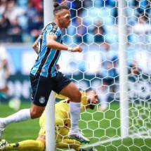  RS - FUTEBOL/CAMPEONATO BRASILEIRO 2024/GREMIO x ATLETICO-MG - ESPORTES - Lance da partida entre Gremio e Atletico-MG  disputada na manha deste domingo, na Arena do Gremio,, em partida valida pela Campeonato Brasileiro 2024. FOTO: LUCAS UEBEL/GREMIO FBPA
     -  (crédito:  Lucas Uebel/Gremio FBPA)