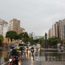 Chuva com rajadas de vento e raios pode atingir BH nesta segunda - Tulio Santos/EM/D.A Press