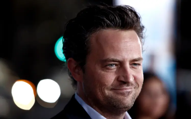 Um ano após morte de Matthew Perry, família diz esperar por justiça no caso - AP pic