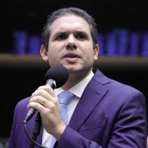 Lira anuncia Hugo Motta como seu candidato à presidência da Câmara