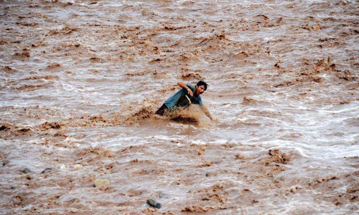 Cientistas alertam que cada vez mais pessoas vivem em áreas de risco de inundações, como o centro de Porto Alegre, no Rio Grande do Sul -  (crédito: Getty Images)