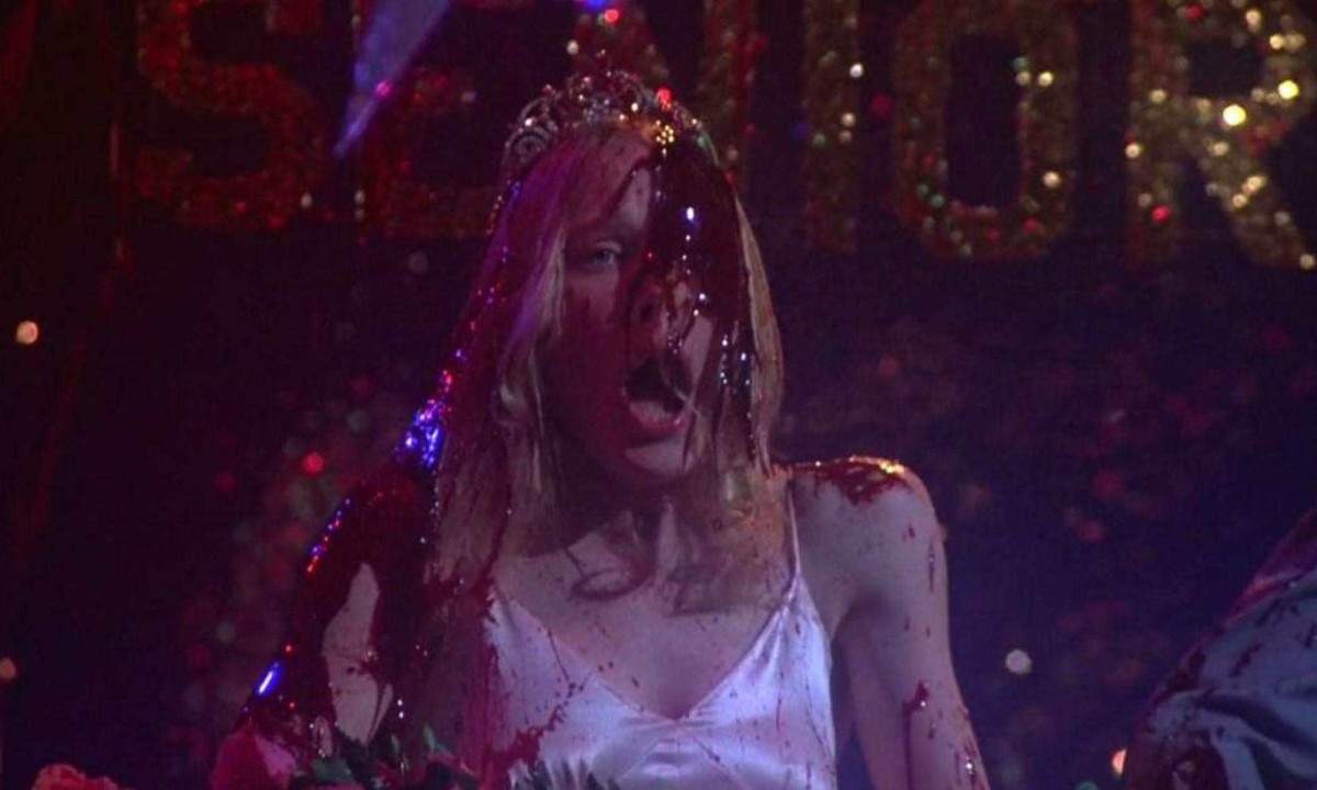 No filme de 1976, a atriz Sissy Spacek interpreta Carrie