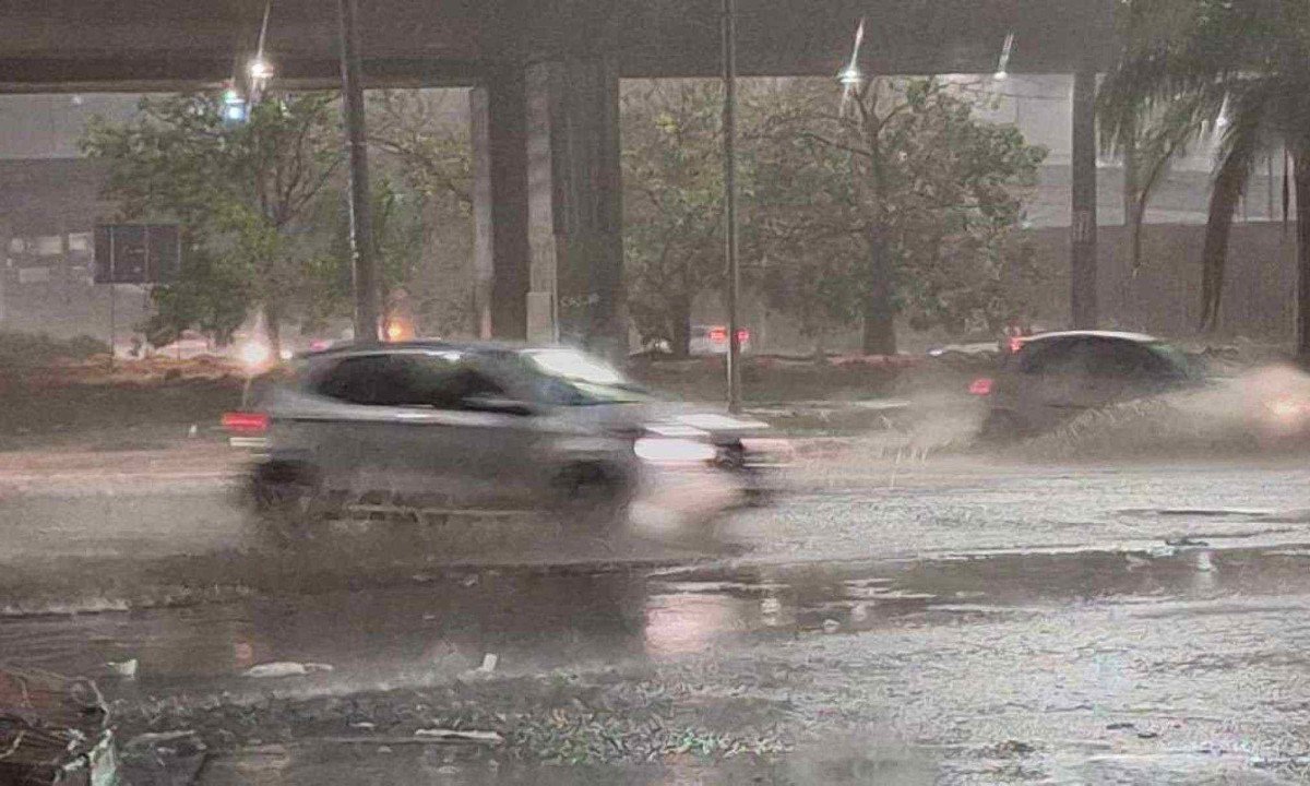 Ciclone extratropical pode chuva forte e possibilidade de alagamentos em MG -  (crédito: Marcos Vieira/EM)