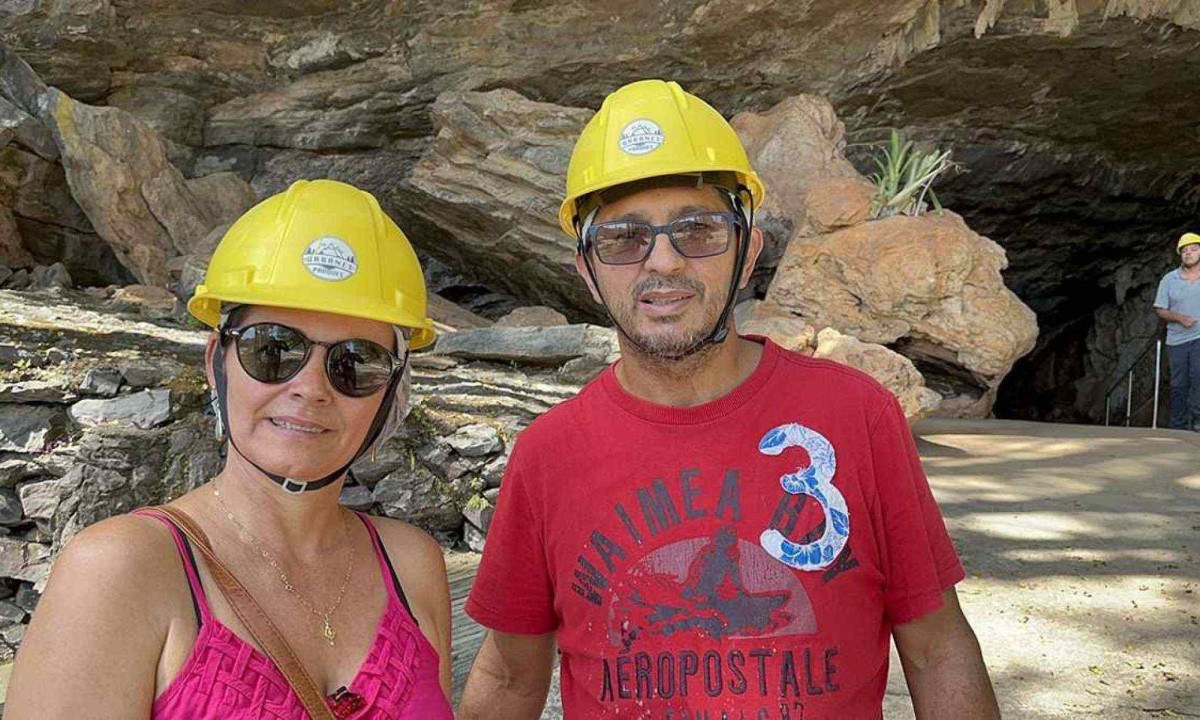 Turistas destacam a preservalção e as belezas inspiradoras da gruta, como Ederson Fernandes e Silvana Salles, de Capelinha, no Vale do Jequitinhonha