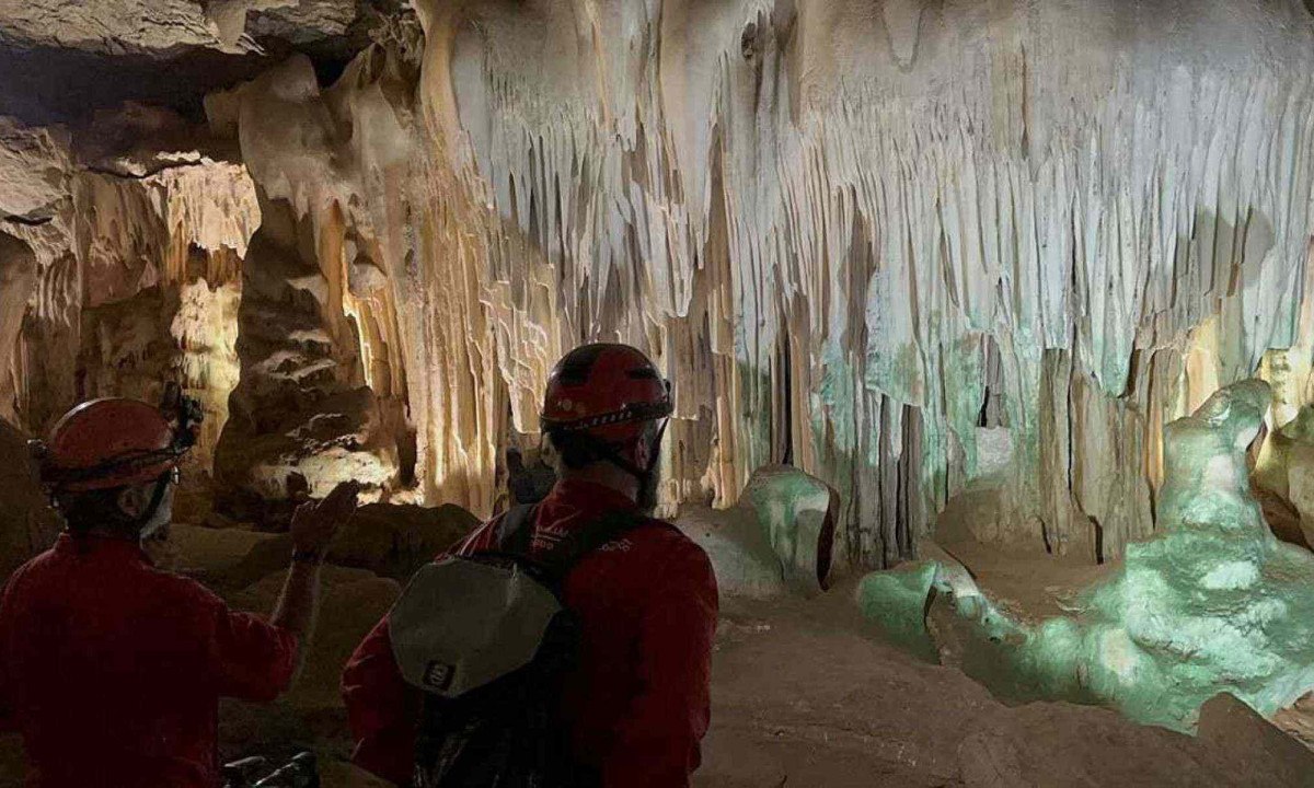 O livro sobre 190 anos da gruta de maquiné tem 19 autores de diferentes áreas científicas e culturais