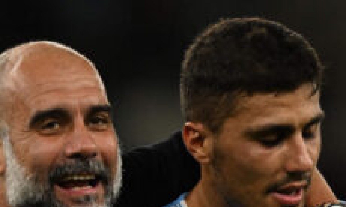  Manchester City's Spanish manager Pep Guardiola walks with Manchester City's Spanish midfielder #16 Rodri at the end of the English Premier League football match between Manchester City and Newcastle United at the Etihad Stadium in Manchester, north west England, on August 19, 2023. RESTRICTED TO EDITORIAL USE. No use with unauthorized audio, video, data, fixture lists, club/league logos or 'live' services. Online in-match use limited to 120 images. An additional 40 images may be used in extra time. No video emulation. Social media in-match use limited to 120 images. An additional 40 images may be used in extra time. No use in betting publications, games or single club/league/player publications.. (Photo by Paul ELLIS / AFP) / RESTRICTED TO EDITORIAL USE. No use with unauthorized audio, video, data, fixture lists, club/league logos or 'live' services. Online in-match use limited to 120 images. An additional 40 images may be used in extra time. No video emulation. Social media in-match use limited to 120 images. An additional 40 images may be used in extra time. No use in betting publications, games or single club/league/player publications..
     -  (crédito:  AFP)