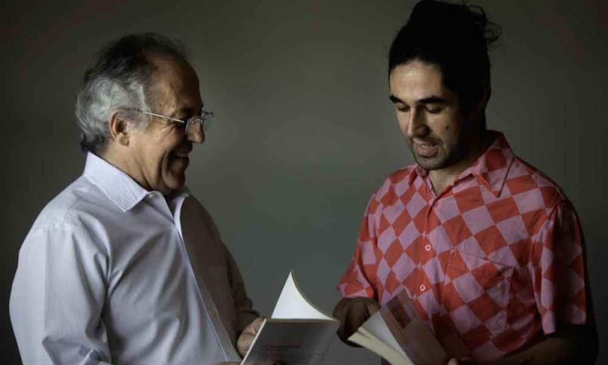 Antonio Pereira Gomes Neto e seu filho, o escritor e músico Marcos Braccini, autografam amanhã, no Teatro Marília, suas respectivas obras. Editora quer investir também em outros autores, de acordo com Braccini  -  (crédito: Renato Araújo/Divulgação)