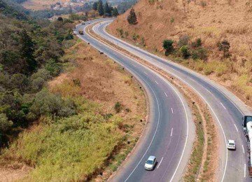 Trecho sinuoso da BR-262 em Juatuba, na Grande BH, é um dos mais arriscados na estrada, que corta Minas Gerais de leste a oeste -  (crédito: Mateus Parreiras/EM/D.A Press)