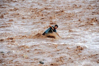 Cientistas alertam que cada vez mais pessoas vivem em áreas de risco de inundações, como o centro de Porto Alegre, no Rio Grande do Sul -  (crédito: Getty Images)