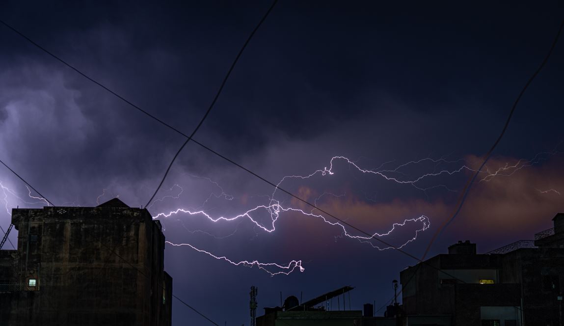 Defesa Civil emite alerta de pancadas de chuva para esta sexta (1/11)