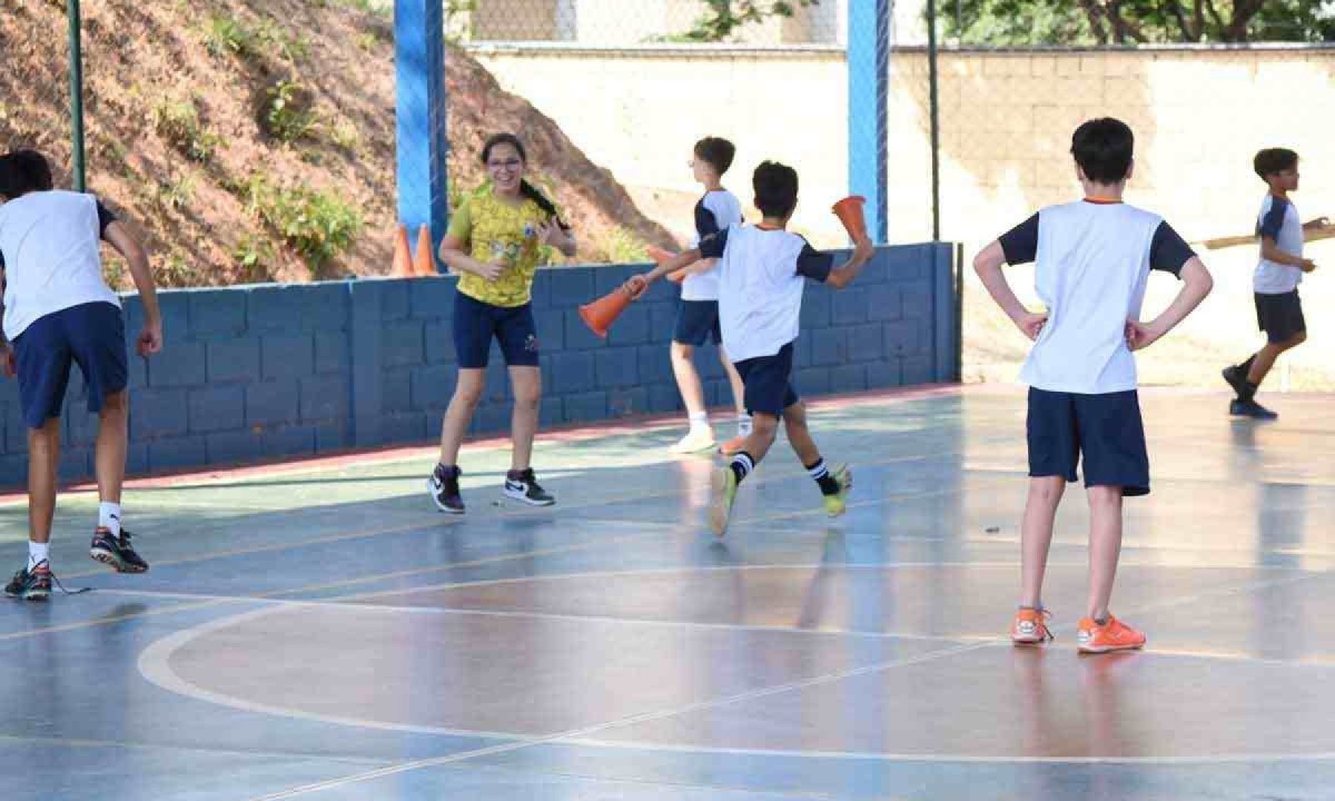 Na escola infantil Stella, na Região da Pampulha, em Belo Horizonte, as crianças reaprenderam a usar os espaços fora da sala de aula para atividades coletivas