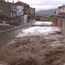 Pior enchente dos últimos anos provoca mais de 60 mortes em região da Espanha - reprodução/tv globo