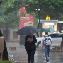 MG: 502 cidades em alerta para chuva forte e ventos de até 60 km/h; confira - T&uacute;lio Santos/EM/D.A Press