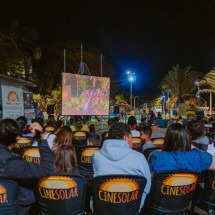 Moradores de Janaúba assistem gratuitamente a cinema movido à energia solar - CineSolar/divulgação