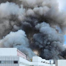 Incêndio atinge shopping no Brás em São Paulo