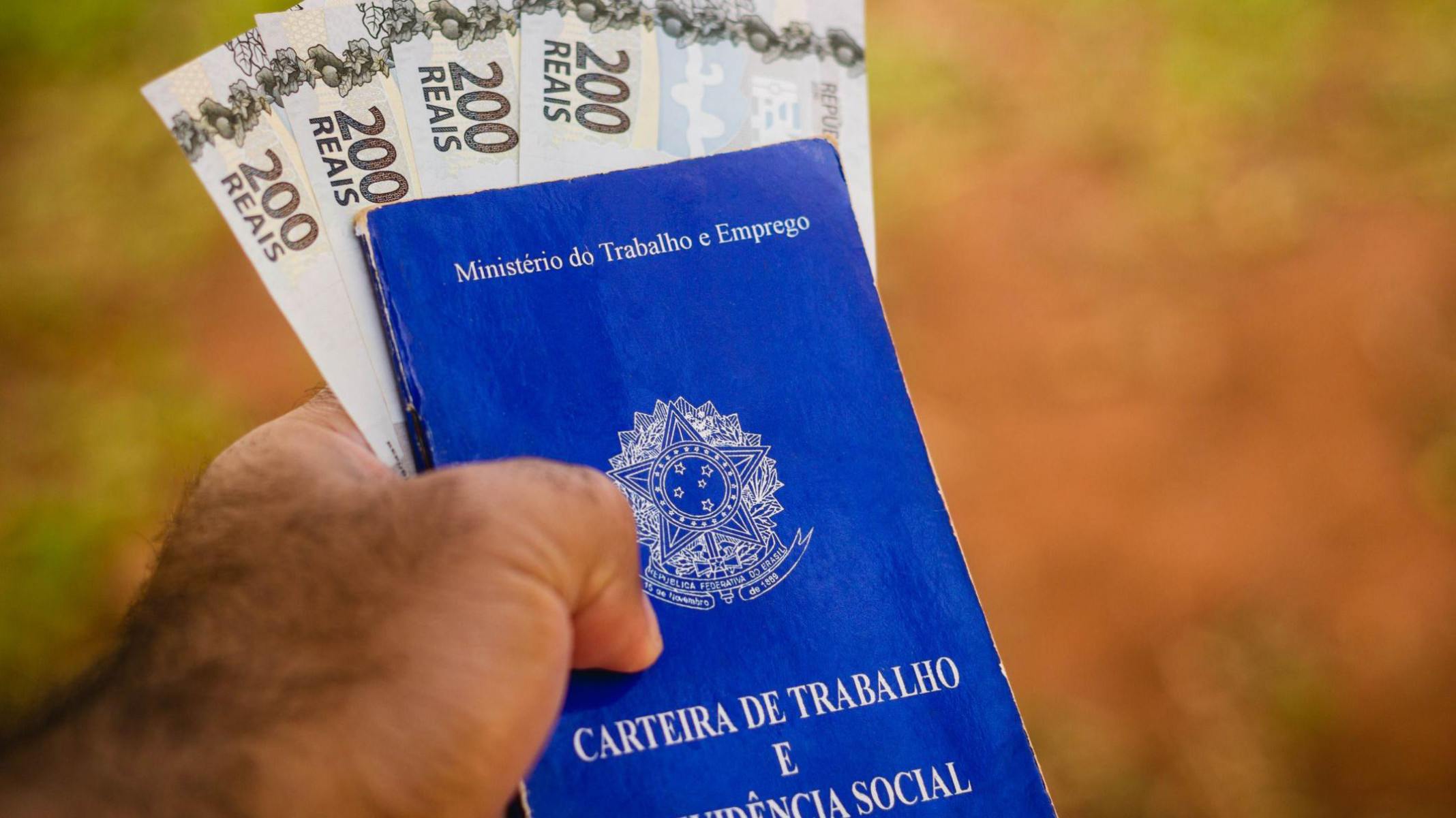 'Bolsa Família deveria premiar quem consegue trabalho. Hoje, penaliza'