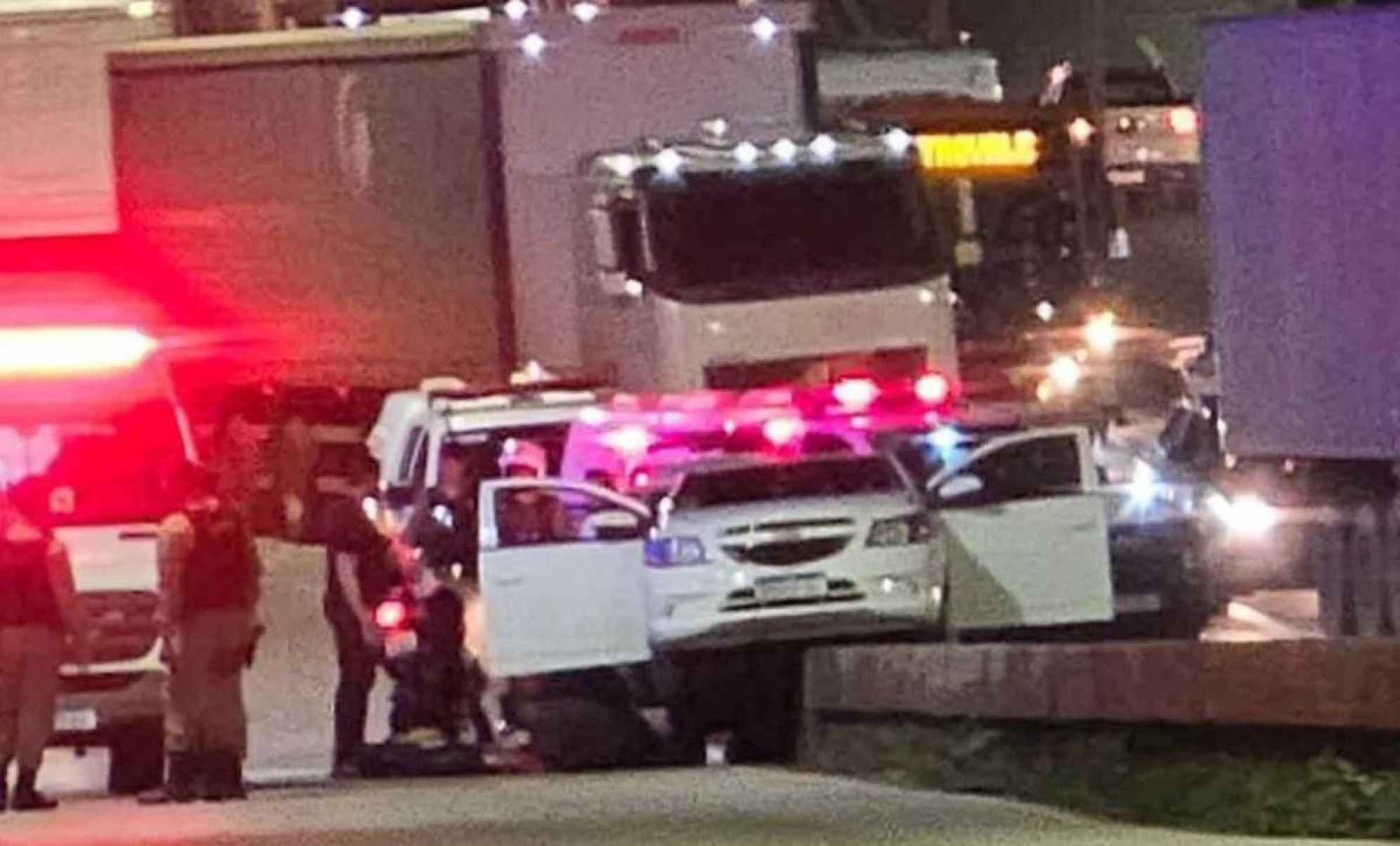 Criança presencia morte da mãe e tio ser baleado em avenida de Contagem