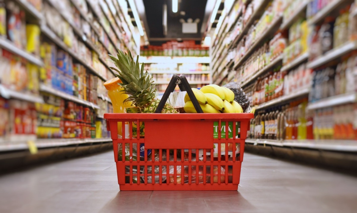 Mais brasileiros estão parcelando compras de supermercado -  (crédito: DINO)