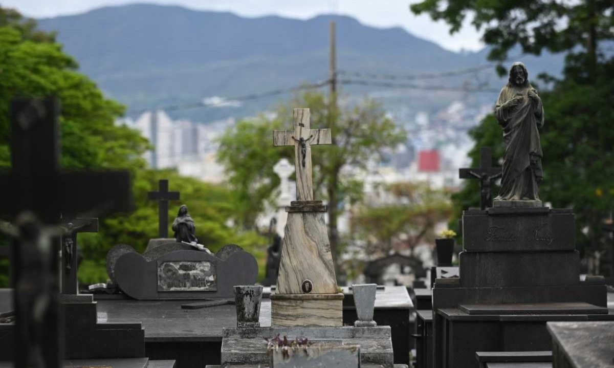 Na foto, o Cemiterio do Bonfim -  (crédito: Leandro Couri/EM)