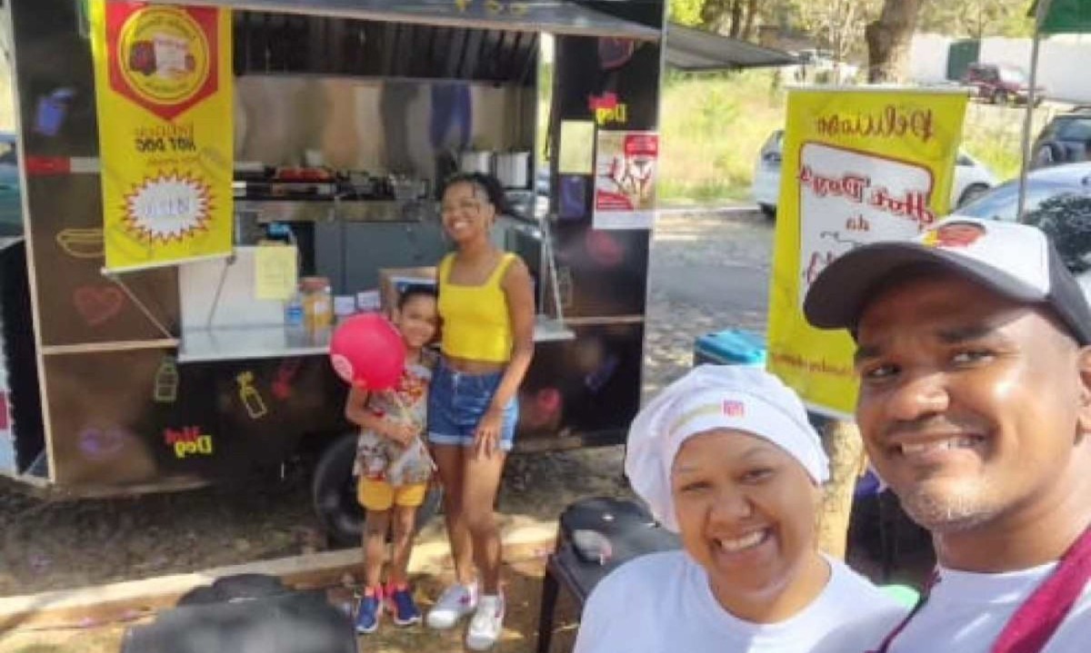 O Hot Dogs da Nay surgiu para realizar o sonho de viajar com a fam&iacute;lia, composta pelo marido e duas filhas -  (crédito: Nayara Almeida/Divulga&ccedil;&atilde;o)