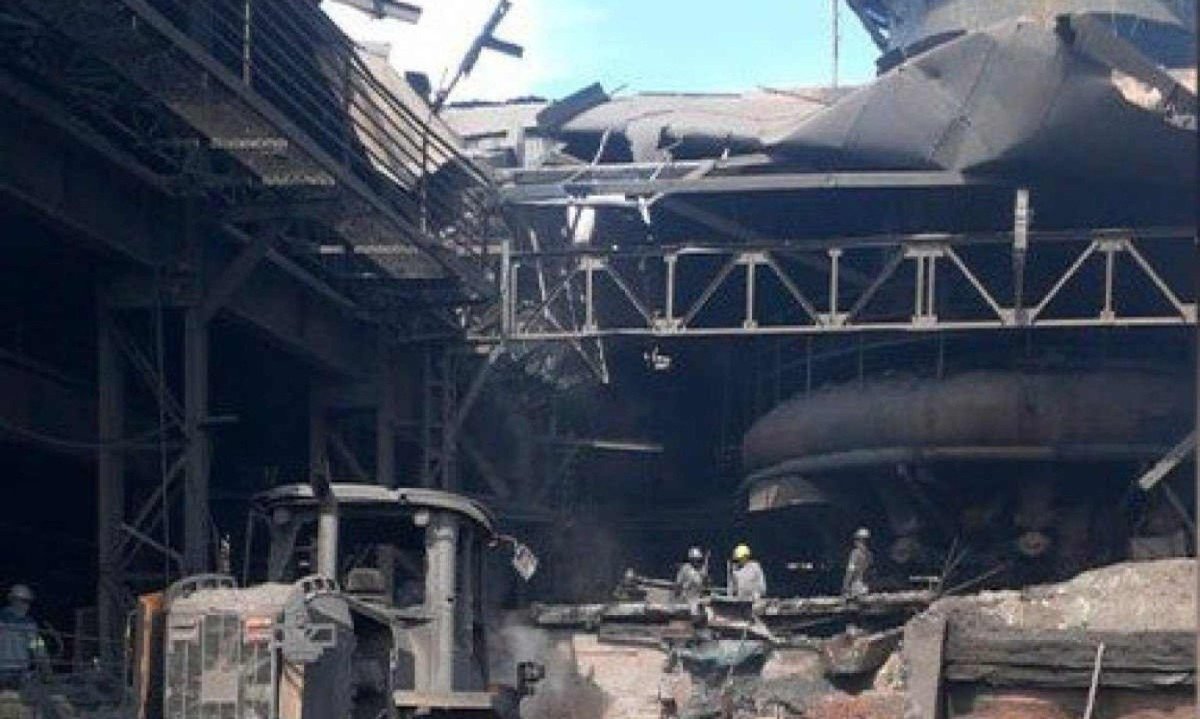 Serviço de Atendimento Móvel de Urgência (Samu) foi acionado e conduziu a vítima ao Hospital Municipal de Sete Lagoas -  (crédito: Corpo de Bombeiros/Divulgação)