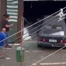 Vídeo: motorista perde o controle do carro e invade loja em Uberlândia - DivulgaÃ§Ã£o/ViaDrones