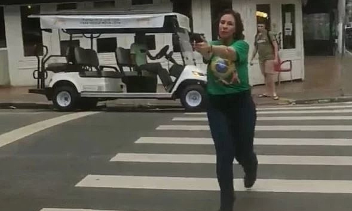 STJ concede habeas corpus a homem que foi perseguido por Carla Zambelli na rua - Reprodução