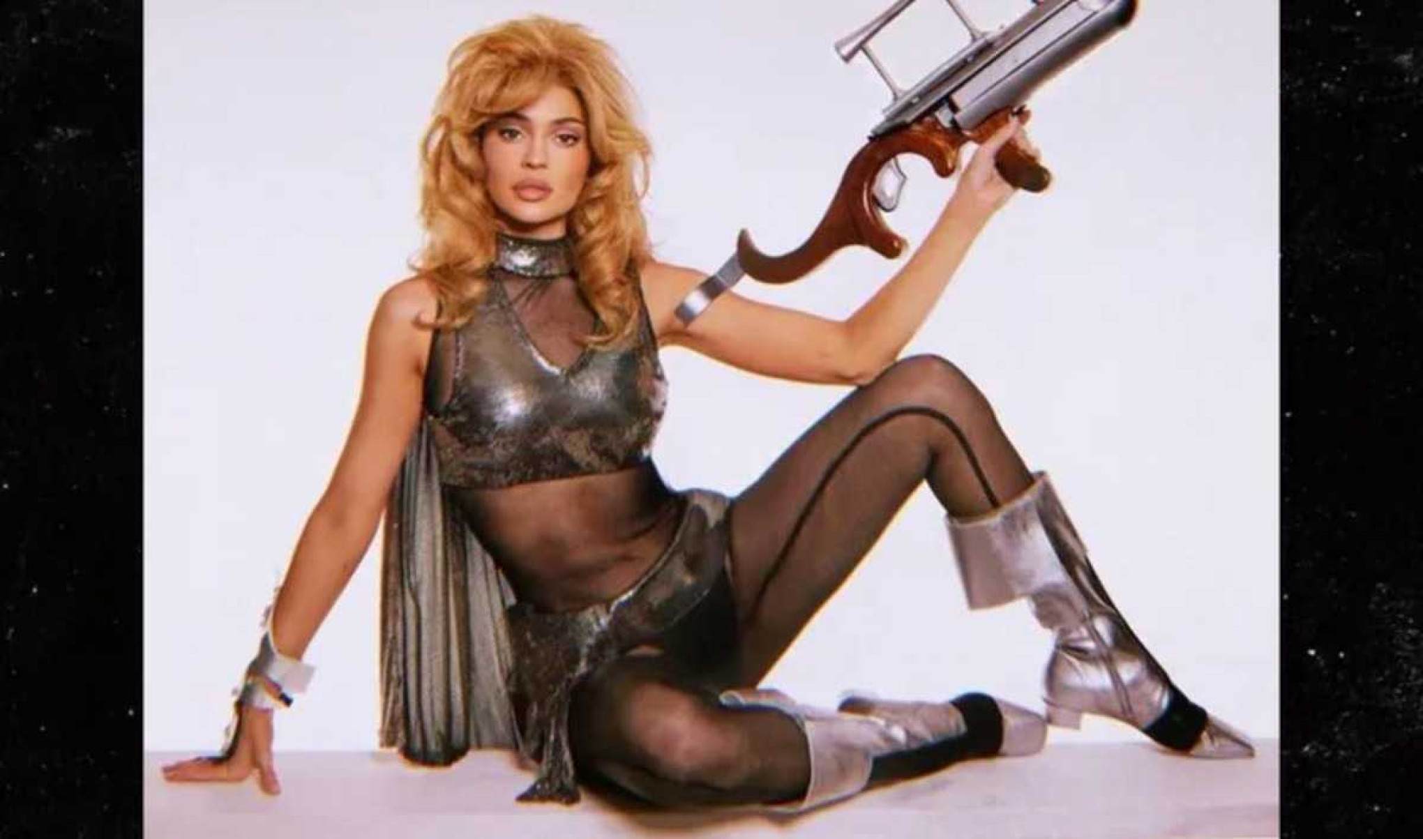 Kylie Jenner se vestiu de 'Barbarella'