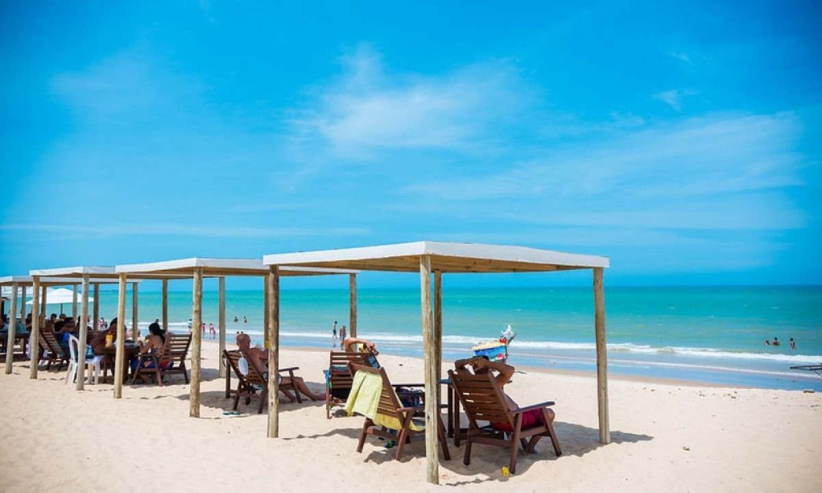 Praia do Mundaí, em Porto Seguro (BA), tem um mar calmo, com tom azul e uma faixa de areia clara e fofa -  (crédito: Márcio Filho/Mtur)