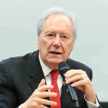 Ministro mandou retirar algemas de brasileiros deportados dos EUA - Lula Marques/Agência Brasil