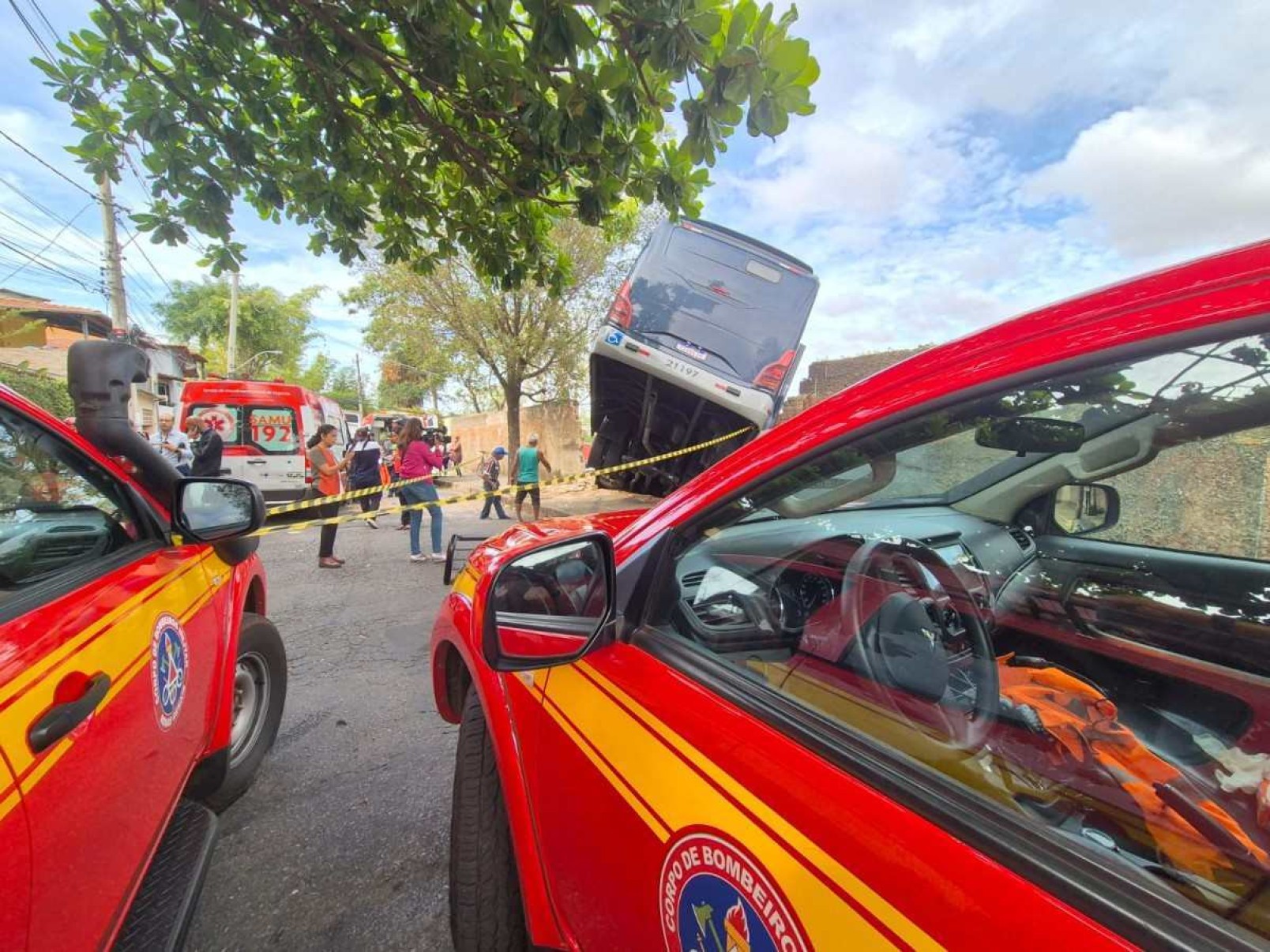 Motorista de ônibus que invadiu creche gritou que perdeu o freio